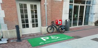 Parkeerplaats voor bijzondere fietsen bij De Hallen