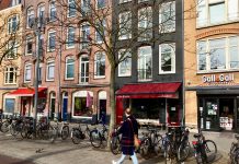 Bankjes Hugo de Grootplein komen terug