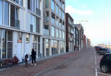 Bewoner Houthaven moet fiets binnen zetten