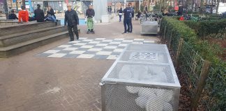 Mega-schaakbord op het Van Beuningenplein
