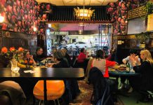 Funky Indiaas eten tussen de Chinese draken van Redbone