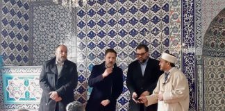 Bezoek aan moskee na aanslagen in Nieuw-Zeeland