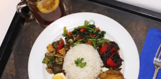 Lunch met de minirijsttafel van Aries