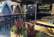 Laagdrempelig borrelen en eten bij Bar Hout in Houthaven