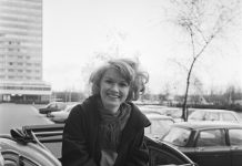 Martine als de dochter van Dokter Bijl aan de Willem de Zwijgerlaan