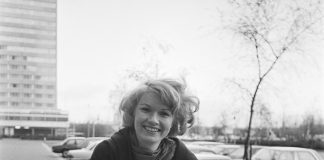 Martine als de dochter van Dokter Bijl aan de Willem de Zwijgerlaan