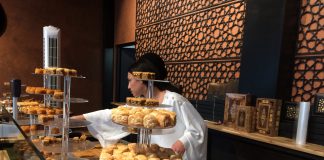 ‘Rollend’ door Nieuw-West met foodblogger Mooncake