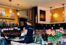 Köfte en véél Chardonnay bij Bistro Bos