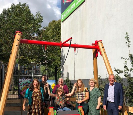 Rolstoelschommel in gebruik genomen