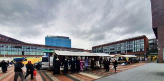 Markt weg van Bos en Lommerplein