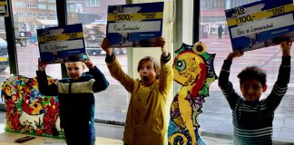 Rosa Boekdrukker wint eerste prijs met kunstwerk plastic afval