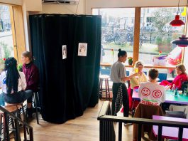 Liquid cocaine met rumcola ribs bij Bar Pamela in Oud-West