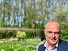 De bij als basis -Column Jeroen van Berkel, dagelijks bestuurder stadsdeel West