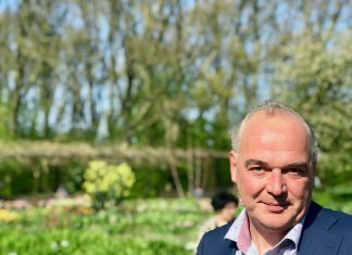 De bij als basis -Column Jeroen van Berkel, dagelijks bestuurder stadsdeel West