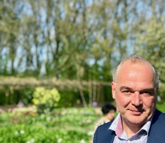 De bij als basis -Column Jeroen van Berkel, dagelijks bestuurder stadsdeel West