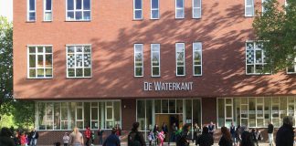 Scholen open, volle parken: West verder van het slot af