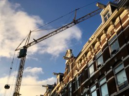 Verplicht bouwbord moet overlast tegengaan in West