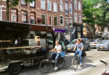 Fiets weer terug naar fietspad in J.P. Heijestraat
