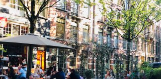 Het leven is zoet onder de pergola van De Italiaan