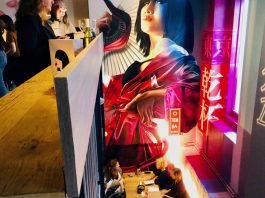 Ramen slurpen tussen de straatkunst