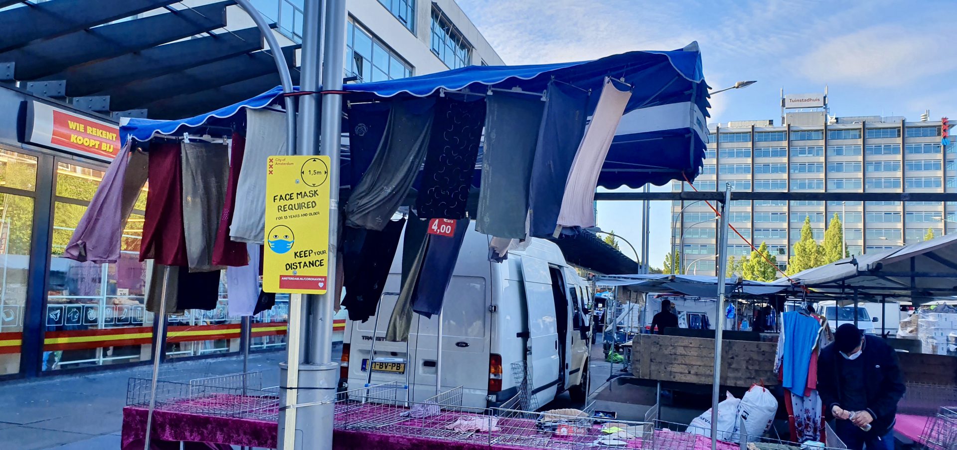Verplicht mondkapje alleen buiten (en binnen de hekken) op de markt