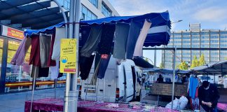 Verplicht mondkapje alleen buiten (en binnen de hekken) op de markt Plein ’40-’45