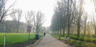 Gewonde man in Erasmuspark, politie staat voor mysterie