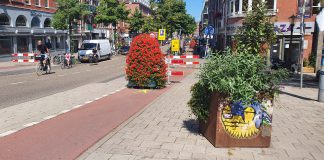 Bloembakken geven ‘fietsstraat’ J.P. Heije iets vriendelijker uiterlijk