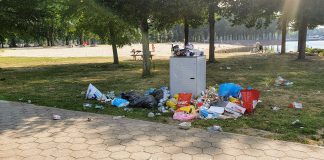 Jorine is klaar met de zooi op het Sloterstrand en bestelt zelf maar 4 containers bij Bol.com