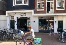 ‘Studenten in slaapcabines intensieve mensenhouderij’