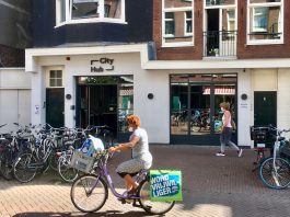 ‘Studenten in slaapcabines intensieve mensenhouderij’