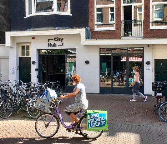 ‘Studenten in slaapcabines intensieve mensenhouderij’