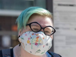 Mondkapje op, mondkapje af, intrigerende foto’s van Mildred Theunisz