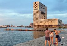 Gemeente waarschuwt voor zwemmen in Houthaven