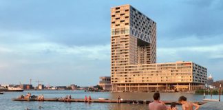 Gemeente waarschuwt voor zwemmen in Houthaven