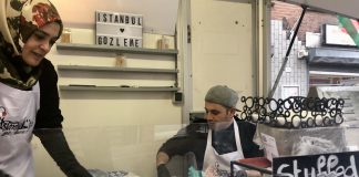 Piekfijne Turkse snack ‘gözleme’ op de Ten Katemarkt