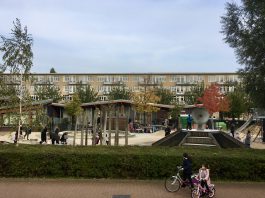 ‘Mijnheer Howard en Mevrouw Rosa’ verlaten Wachterlied