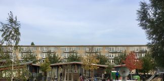 ‘Mijnheer Howard en Mevrouw Rosa’ verlaten Wachterlied