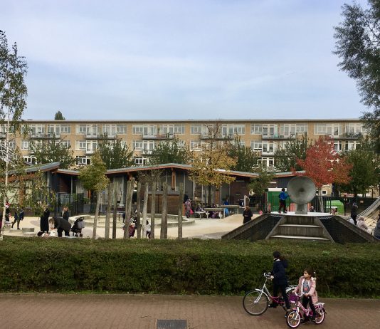 ‘Mijnheer Howard en Mevrouw Rosa’ verlaten Wachterlied