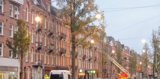 Grote schade door explosief bij coffeeshop Admiraal de Ruijterweg