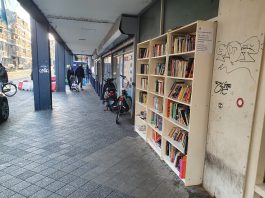 Gedoe om boekenkast bij AH Van Limburg Stirumstraat