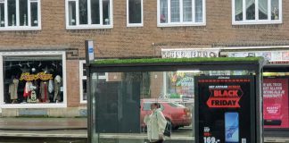 Groen dak op tramhalte Admiraal de Ruijterweg