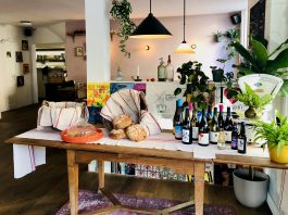 Olijf-jalopeñobrioches bij de nieuwste bakker van West