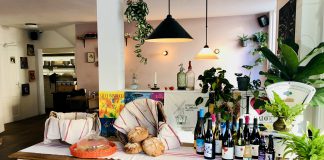 Olijf-jalopeñobrioches bij de nieuwste bakker van West