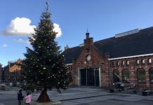 Kerstboom Westerpark ‘niet veel eerder’ dan vorig jaar, wel met ballen