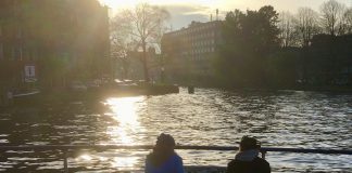 Hulp nodig? Behoefte aan contact? Bel Voor Elkaar In Amsterdam