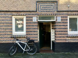 Verdachte (18) gewond na explosie Van Hogendorpstraat