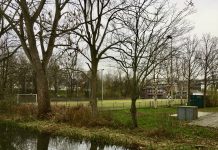 Tennisbanen op sportpark Multatuli