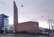 Kolenkitkerk wordt met nieuwe belichting ‘baken van de buurt’