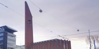 Kolenkitkerk wordt met nieuwe belichting ‘baken van de buurt’